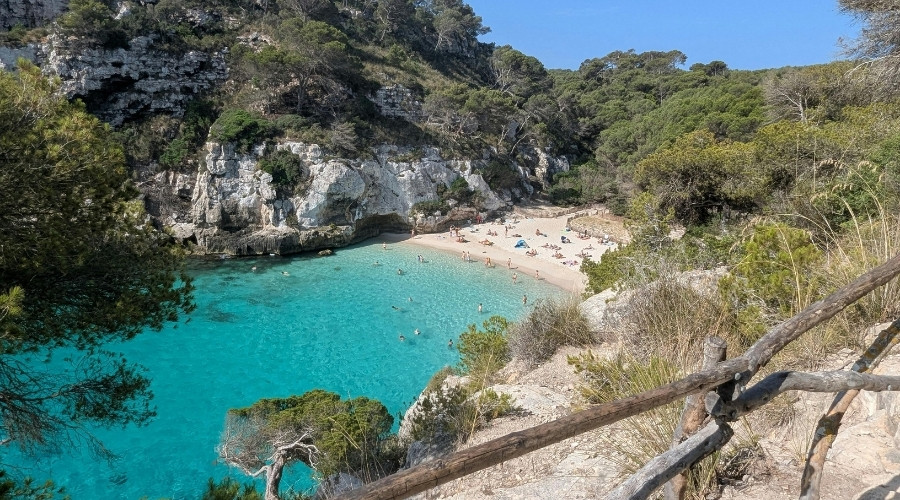 Right Between Us Spain